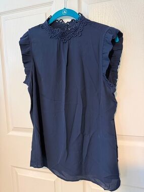 Daniel Rainn Medium Women’s Navy Lace-Trim Sleeveless Top